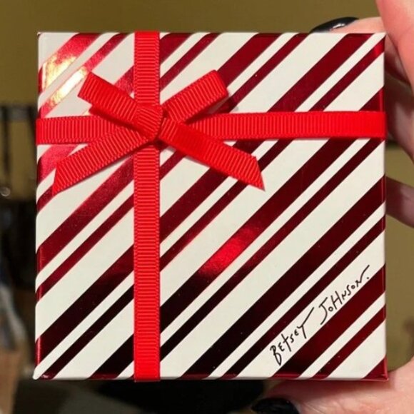 NWT Marc Jacobs Cosmetics Set & Betsey Johnson Santa Hat Earrings With Gift Box - Picture 6 of 6